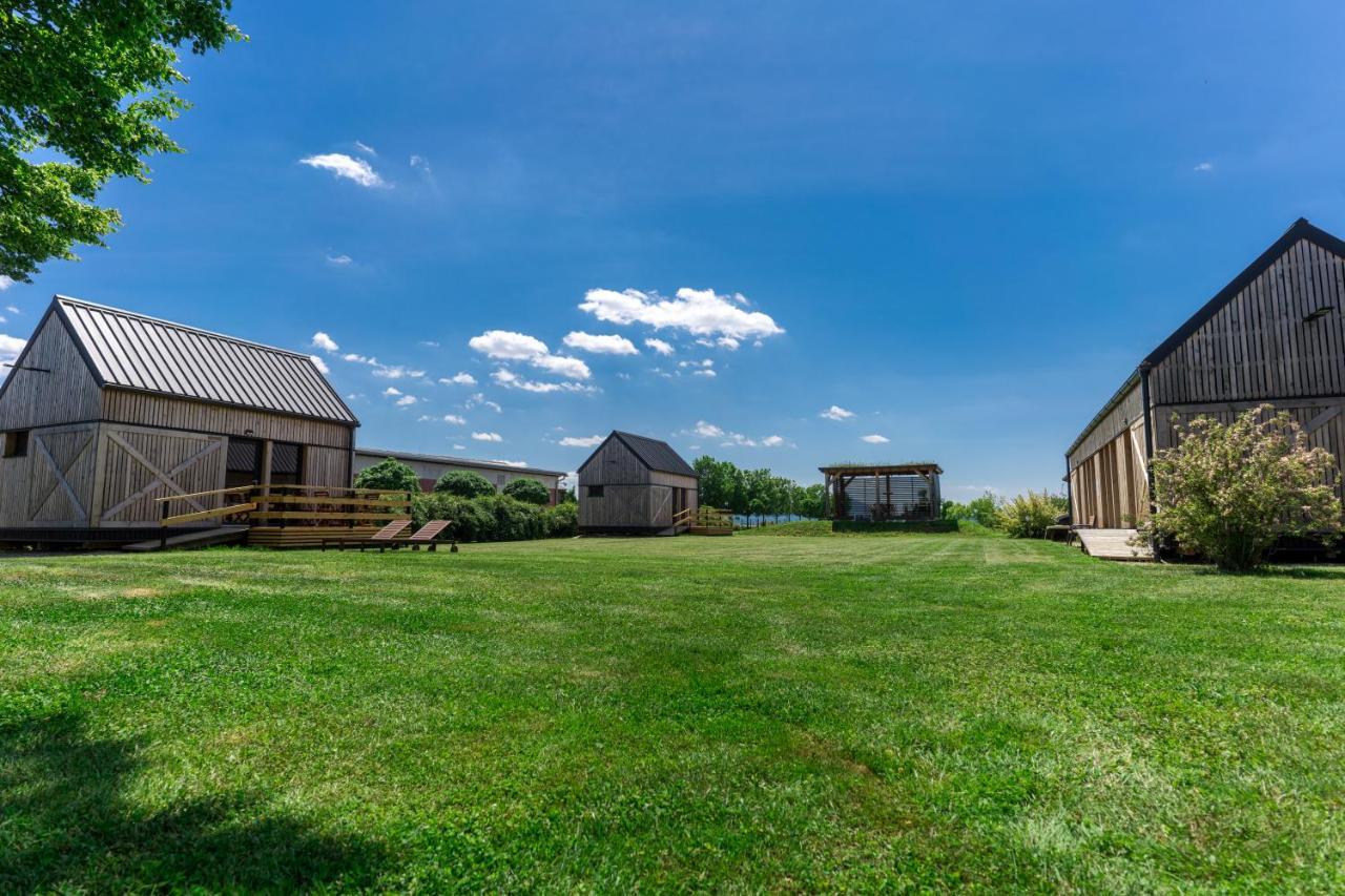 Готель Horse Glamping Park Cirkovce Екстер'єр фото