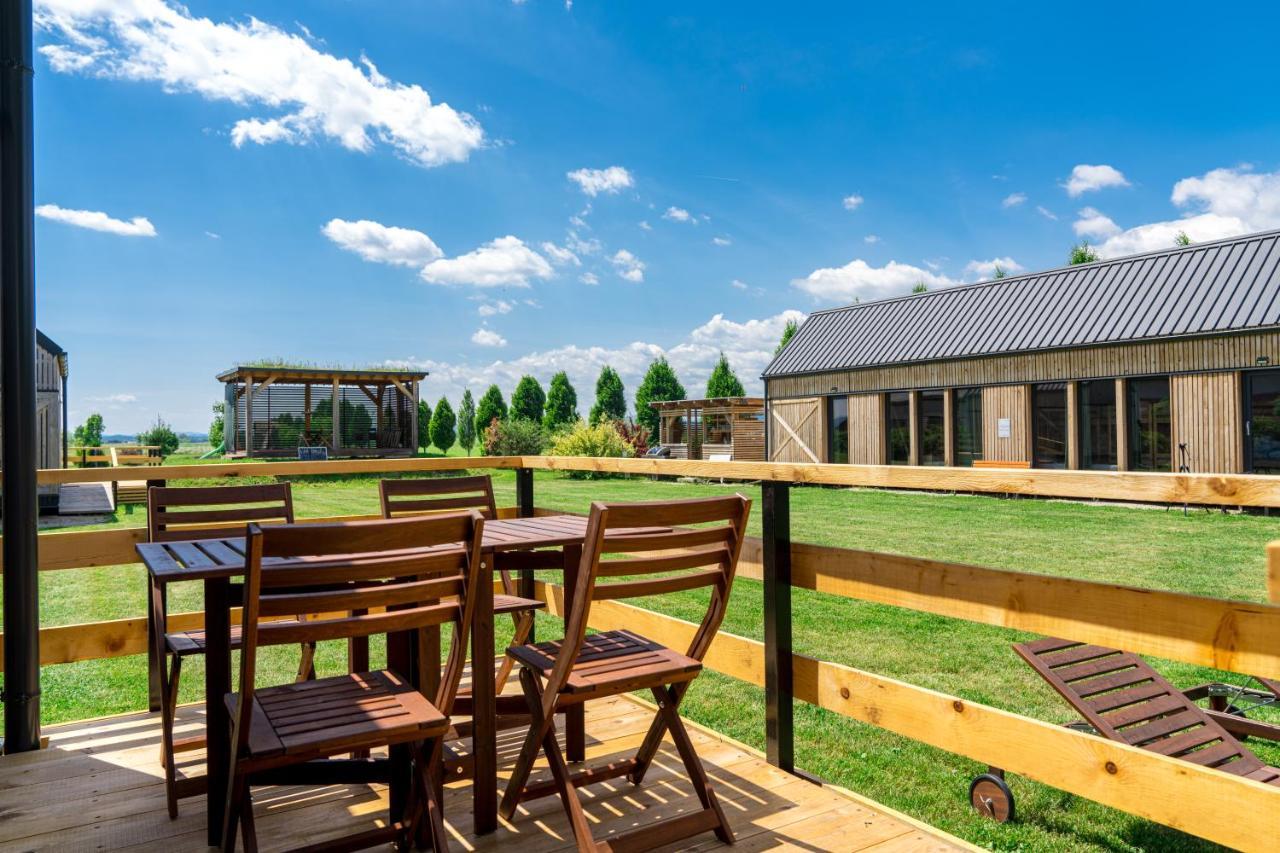 Готель Horse Glamping Park Cirkovce Екстер'єр фото